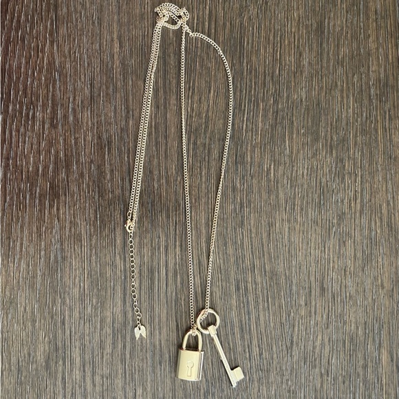 Victoria’s Secret Scandalous Lock & Key Necklace, gold tone, like new, 20” - Picture 6 of 13